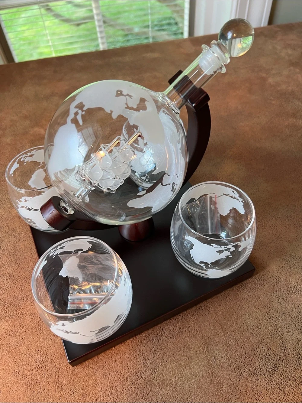 Hydro Gizmos Globe Etched Glass Decanter Set w/ four Globe Tumblers Clear White